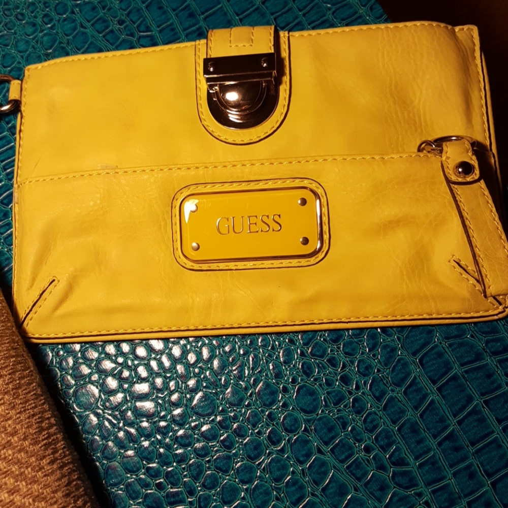Guess wristlet